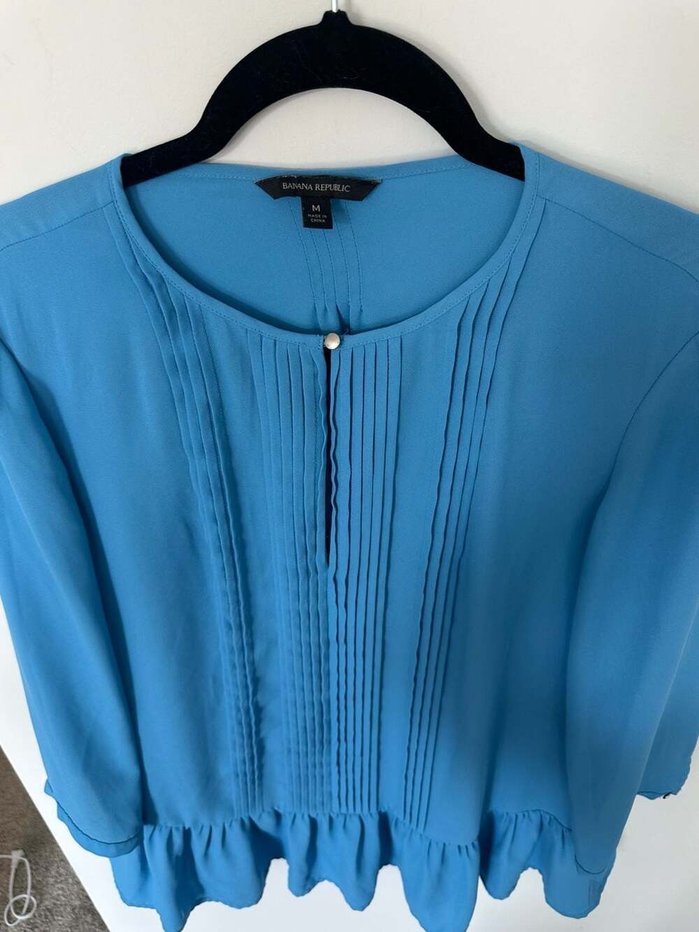 Banana Republic Women's Crepe Flutter Blouse 3/4 Sleeve.Size Medium.Blue
